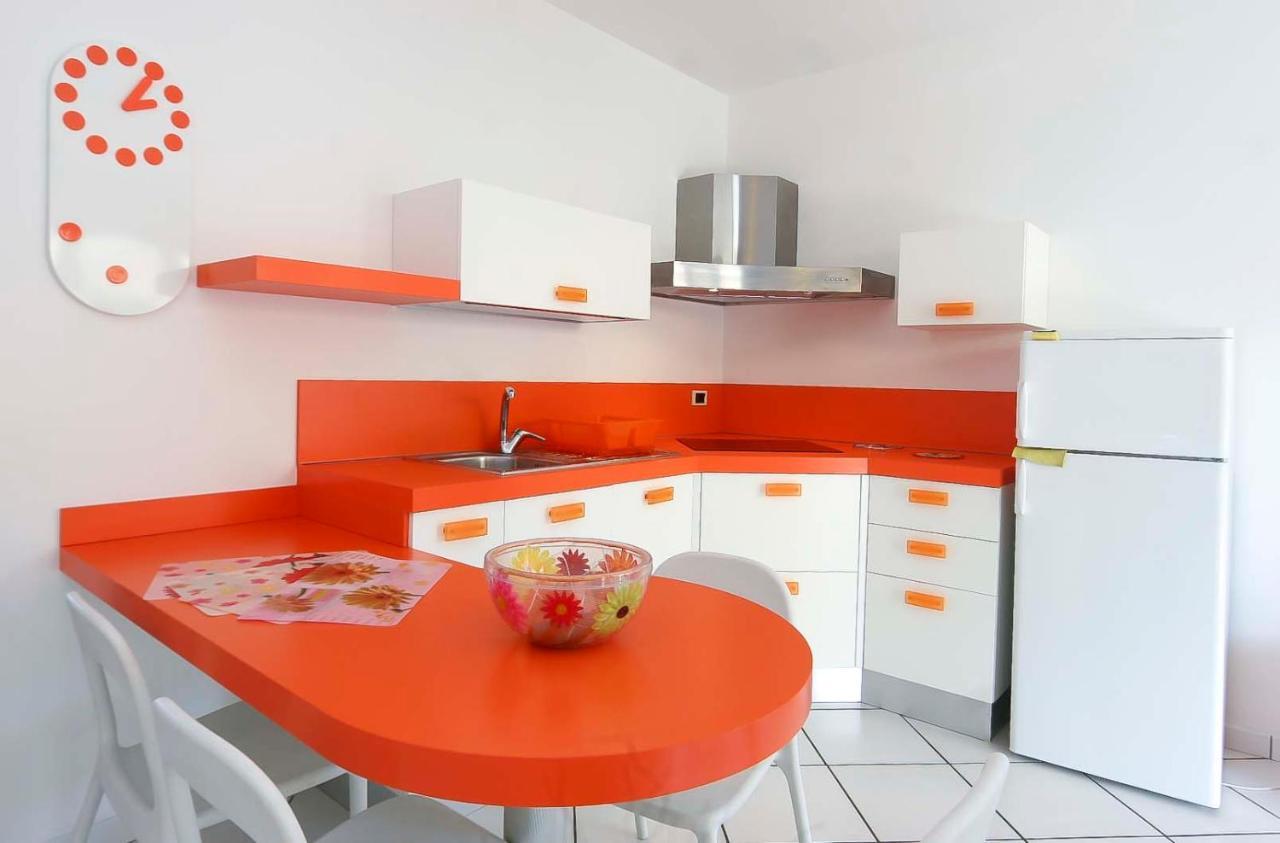 Appartamenti Residence Il Porto 13 E 16 阿祖罗港 外观 照片