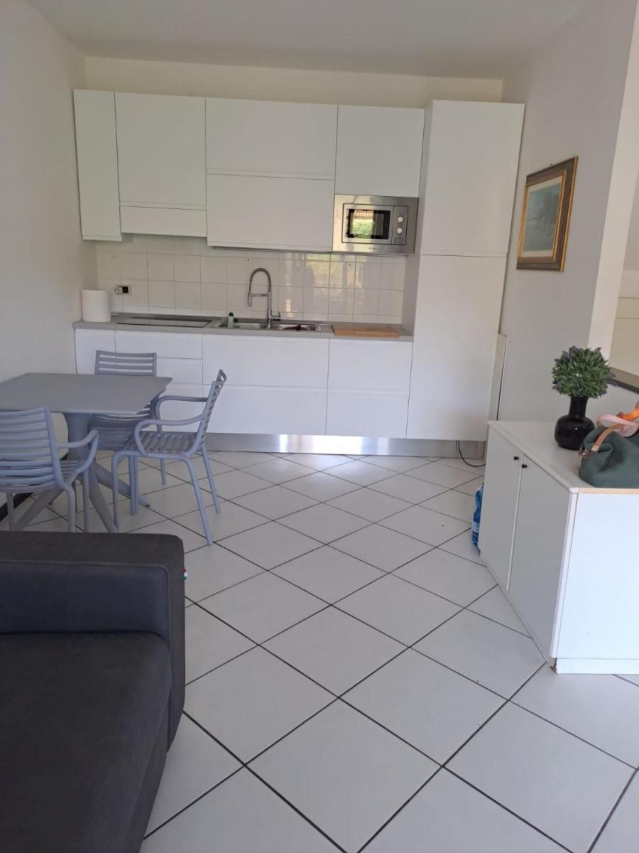 Appartamenti Residence Il Porto 13 E 16 阿祖罗港 外观 照片