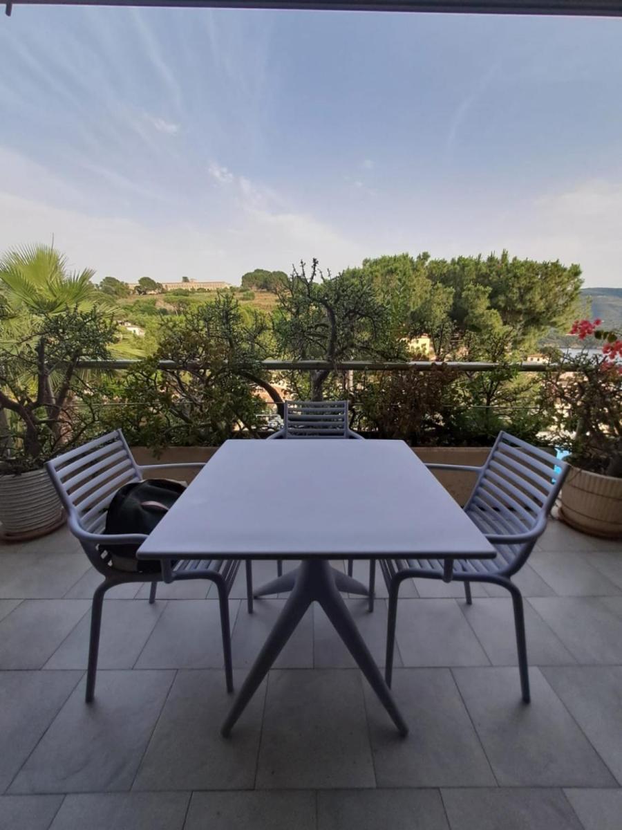 Appartamenti Residence Il Porto 13 E 16 阿祖罗港 外观 照片