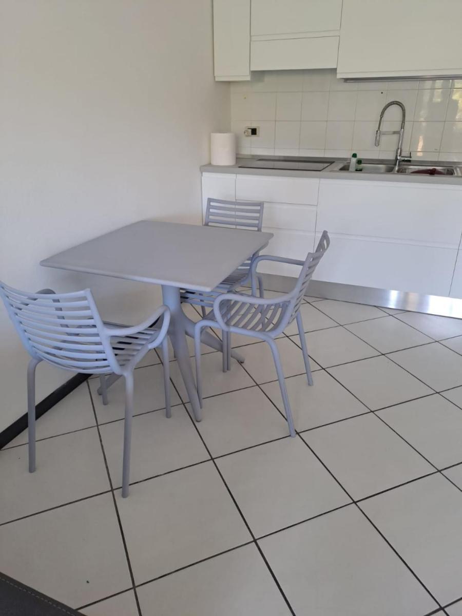 Appartamenti Residence Il Porto 13 E 16 阿祖罗港 外观 照片