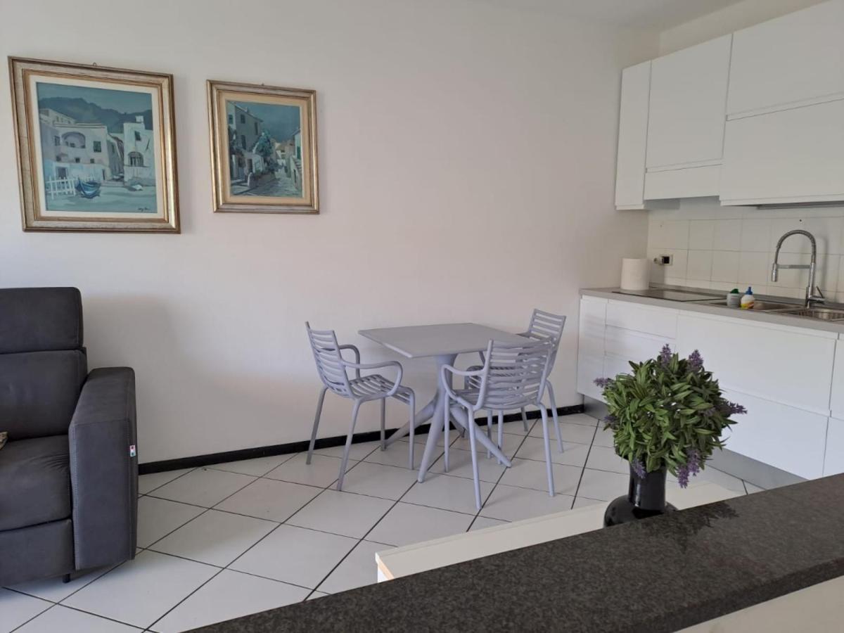 Appartamenti Residence Il Porto 13 E 16 阿祖罗港 外观 照片